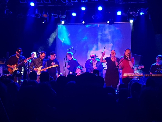 Bild von der Band auf der ühne