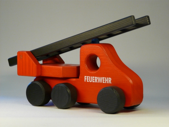 Foto: Feuerwehrautospielzeug aus Holz